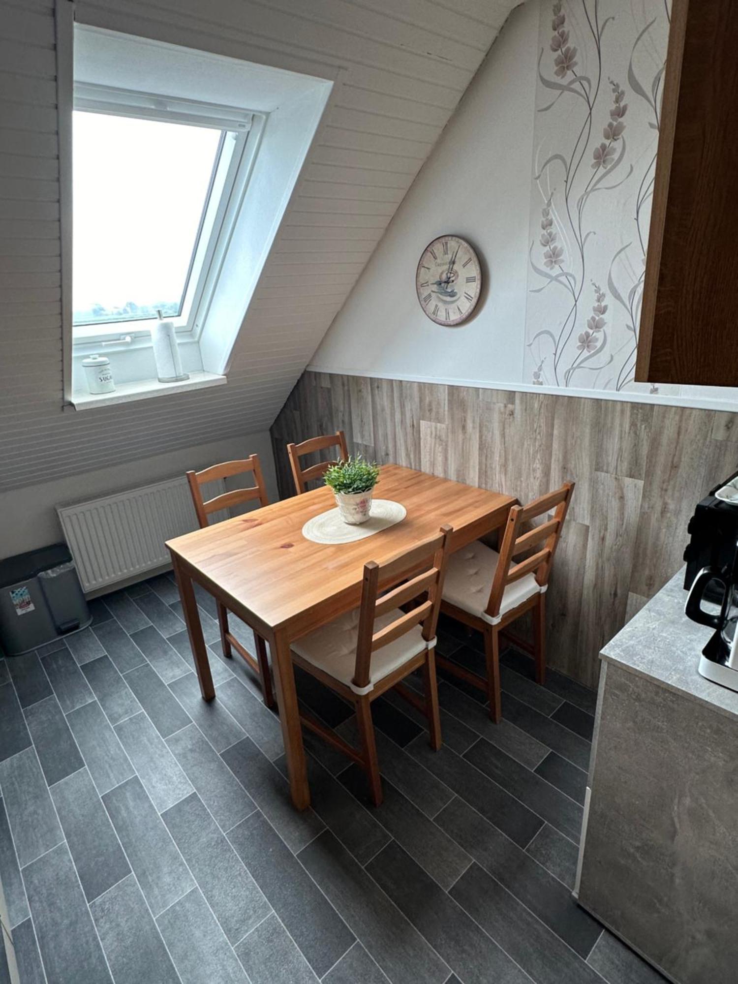 Rosenhaus Esens - Wohnung Backbord 외부 사진
